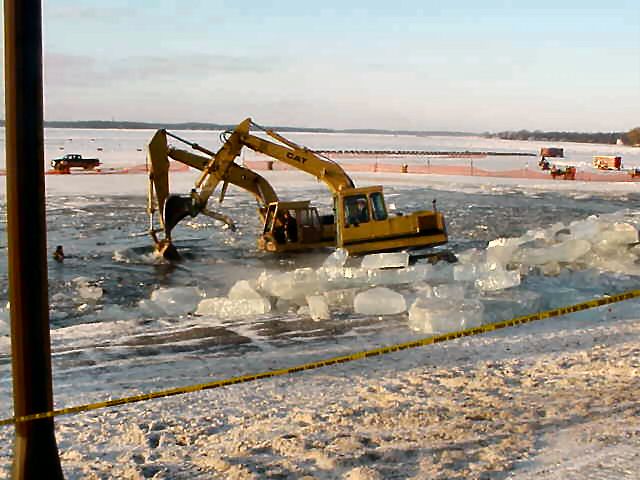 05 Excavitors removing ice